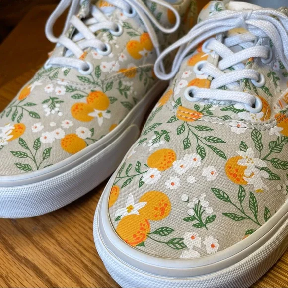Vans Doheny SF Aneakers with a Gray/Tan Canvas Upper and an Orange Citrus Print - Picture 5 of 10